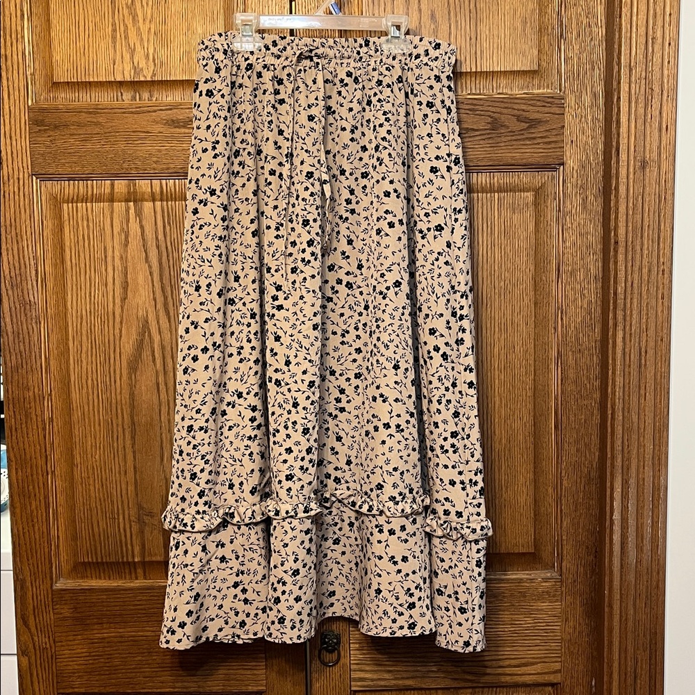 Floral Print Women's long ruffled Skirt XL. New
